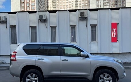 Toyota Land Cruiser Prado 150 рестайлинг 2, 2015 год, 3 650 000 рублей, 10 фотография
