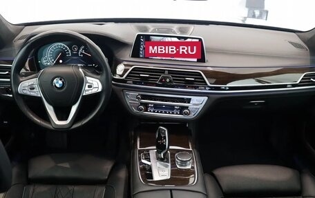 BMW 7 серия, 2016 год, 4 590 000 рублей, 33 фотография