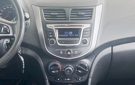 Hyundai Solaris II рестайлинг, 2015 год, 750 000 рублей, 18 фотография