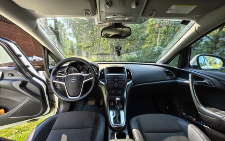 Opel Astra J, 2011 год, 1 000 000 рублей, 7 фотография