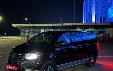 Hyundai Grand Starex Grand Starex I рестайлинг 2, 2019 год, 4 150 000 рублей, 2 фотография