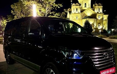 Hyundai Grand Starex Grand Starex I рестайлинг 2, 2019 год, 4 150 000 рублей, 6 фотография