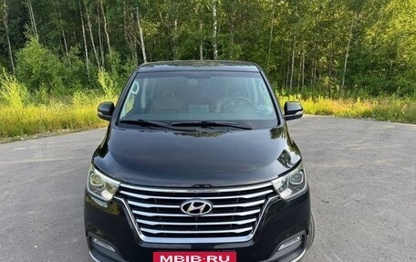 Hyundai Grand Starex Grand Starex I рестайлинг 2, 2019 год, 4 150 000 рублей, 17 фотография