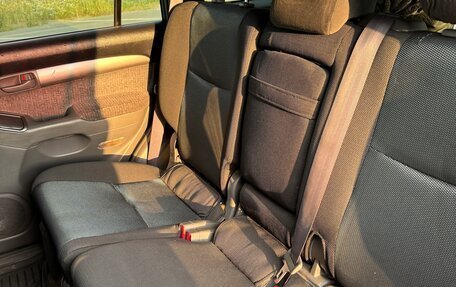 Toyota Land Cruiser Prado 120 рестайлинг, 2005 год, 1 680 000 рублей, 12 фотография