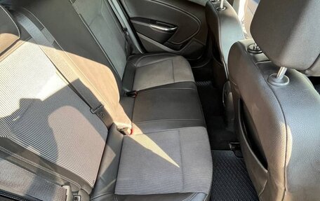 Opel Astra J, 2011 год, 594 000 рублей, 11 фотография