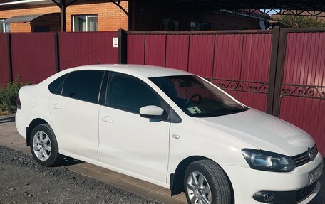 Volkswagen Polo VI (EU Market), 2011 год, 650 000 рублей, 2 фотография