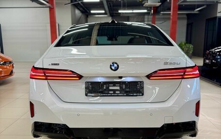BMW 5 серия, 2024 год, 7 840 000 рублей, 15 фотография
