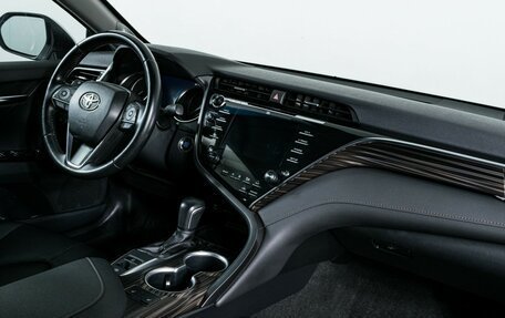 Toyota Camry, 2020 год, 3 320 000 рублей, 10 фотография