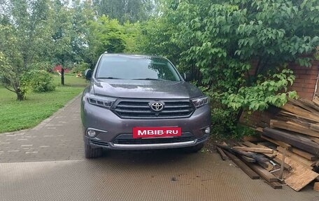 Toyota Highlander III, 2012 год, 2 400 000 рублей, 4 фотография