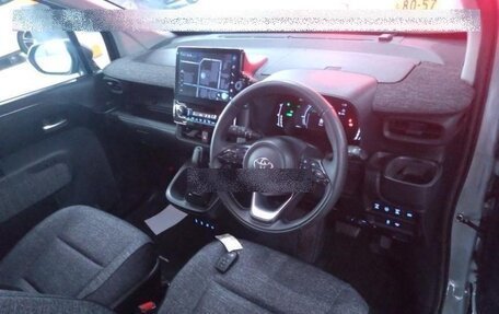 Toyota Sienta, 2022 год, 1 530 000 рублей, 6 фотография
