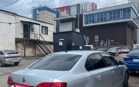 Volkswagen Jetta VI, 2013 год, 900 000 рублей, 2 фотография