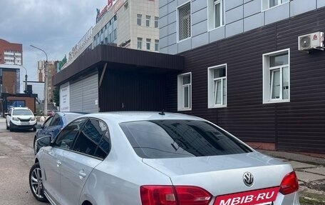 Volkswagen Jetta VI, 2013 год, 900 000 рублей, 3 фотография