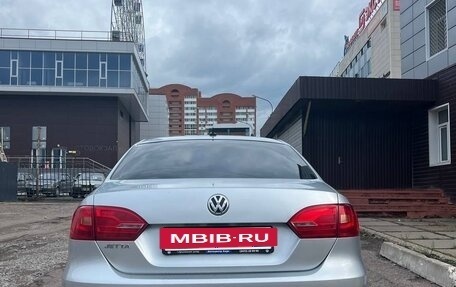 Volkswagen Jetta VI, 2013 год, 900 000 рублей, 4 фотография