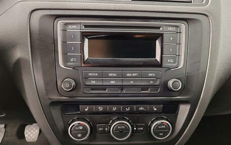 Volkswagen Jetta VI, 2013 год, 899 000 рублей, 14 фотография