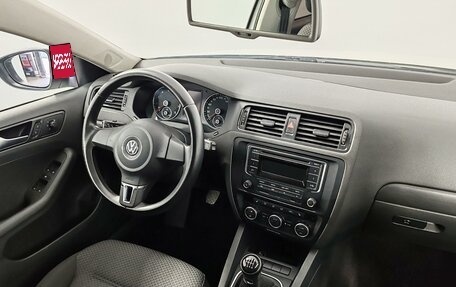 Volkswagen Jetta VI, 2013 год, 899 000 рублей, 10 фотография