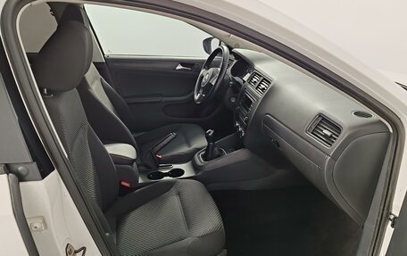 Volkswagen Jetta VI, 2013 год, 899 000 рублей, 18 фотография