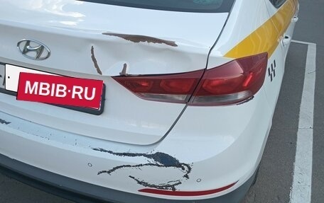 Hyundai Elantra VI рестайлинг, 2017 год, 899 999 рублей, 10 фотография