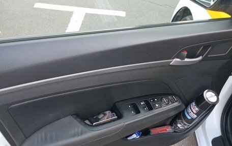 Hyundai Elantra VI рестайлинг, 2017 год, 899 999 рублей, 26 фотография