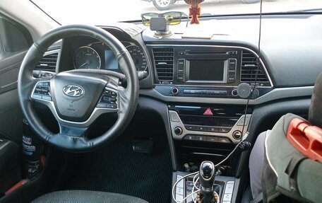 Hyundai Elantra VI рестайлинг, 2017 год, 899 999 рублей, 17 фотография