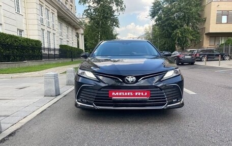 Toyota Camry, 2023 год, 3 800 000 рублей, 2 фотография