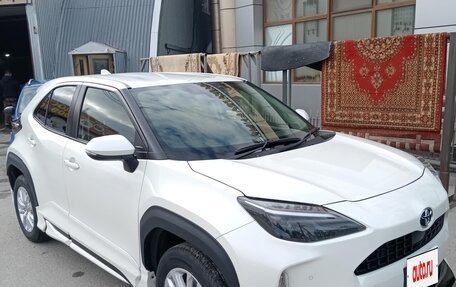 Toyota Yaris Cross, 2021 год, 2 350 000 рублей, 2 фотография