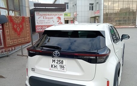 Toyota Yaris Cross, 2021 год, 2 350 000 рублей, 3 фотография