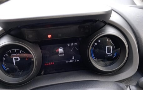 Toyota Yaris Cross, 2021 год, 2 350 000 рублей, 9 фотография