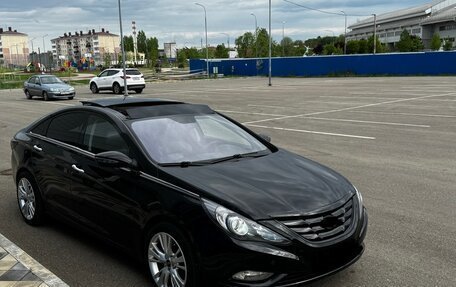 Hyundai Sonata VI, 2011 год, 1 100 000 рублей, 2 фотография
