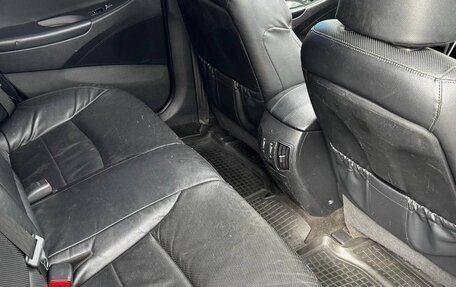 Hyundai Sonata VI, 2011 год, 1 100 000 рублей, 14 фотография