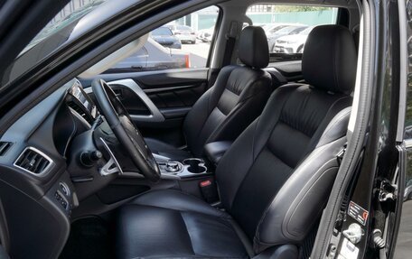 Mitsubishi Pajero Sport III рестайлинг, 2016 год, 2 350 000 рублей, 10 фотография
