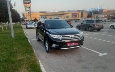 Toyota Highlander III, 2013 год, 1 950 000 рублей, 1 фотография