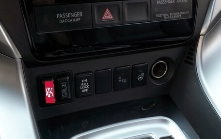 Mitsubishi Pajero Sport III рестайлинг, 2016 год, 2 350 000 рублей, 14 фотография