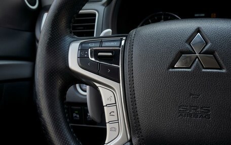 Mitsubishi Pajero Sport III рестайлинг, 2016 год, 2 350 000 рублей, 15 фотография