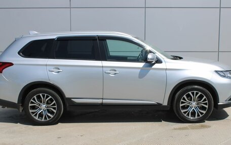 Mitsubishi Outlander III рестайлинг 3, 2017 год, 2 090 000 рублей, 5 фотография