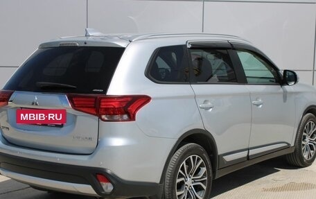 Mitsubishi Outlander III рестайлинг 3, 2017 год, 2 090 000 рублей, 6 фотография