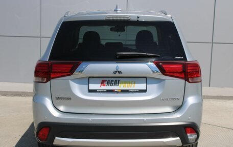 Mitsubishi Outlander III рестайлинг 3, 2017 год, 2 090 000 рублей, 8 фотография