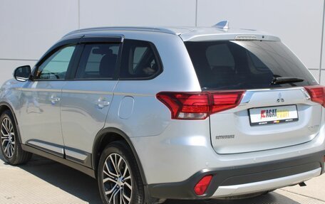 Mitsubishi Outlander III рестайлинг 3, 2017 год, 2 090 000 рублей, 9 фотография