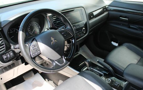 Mitsubishi Outlander III рестайлинг 3, 2017 год, 2 090 000 рублей, 15 фотография