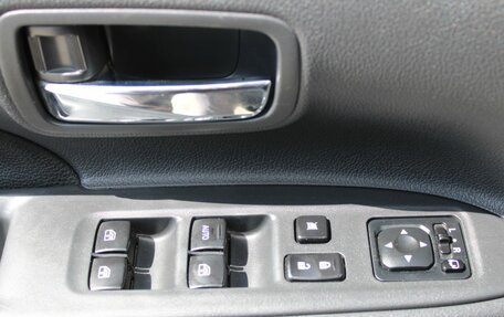 Mitsubishi Outlander III рестайлинг 3, 2017 год, 2 090 000 рублей, 17 фотография