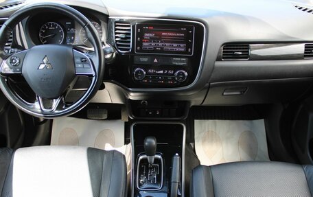 Mitsubishi Outlander III рестайлинг 3, 2017 год, 2 090 000 рублей, 19 фотография