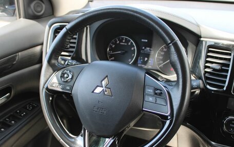 Mitsubishi Outlander III рестайлинг 3, 2017 год, 2 090 000 рублей, 18 фотография