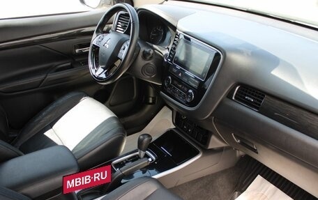 Mitsubishi Outlander III рестайлинг 3, 2017 год, 2 090 000 рублей, 16 фотография