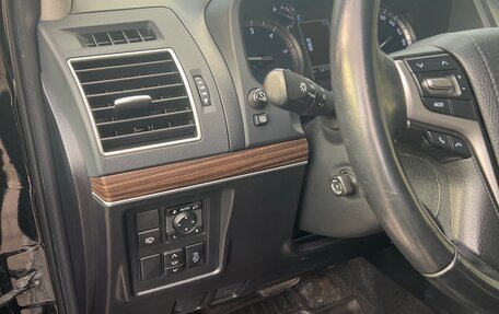 Toyota Land Cruiser Prado 150 рестайлинг 2, 2019 год, 5 500 000 рублей, 10 фотография