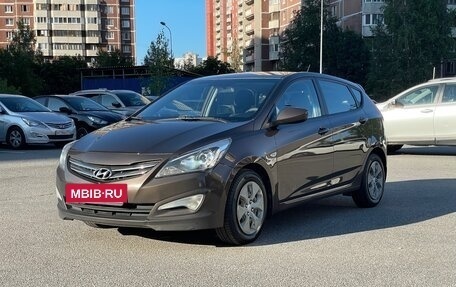Hyundai Solaris II рестайлинг, 2015 год, 1 000 000 рублей, 3 фотография