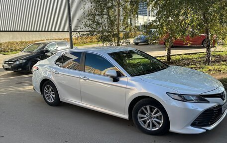 Toyota Camry, 2019 год, 2 250 000 рублей, 3 фотография