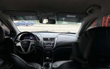 Hyundai Solaris II рестайлинг, 2012 год, 700 000 рублей, 10 фотография