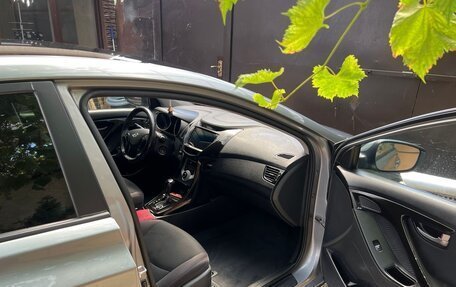 Hyundai Avante, 2011 год, 830 000 рублей, 4 фотография