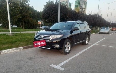 Toyota Highlander III, 2013 год, 1 950 000 рублей, 3 фотография
