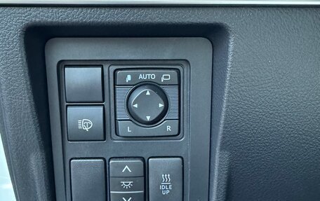 Toyota Land Cruiser Prado 150 рестайлинг 2, 2018 год, 6 200 000 рублей, 11 фотография