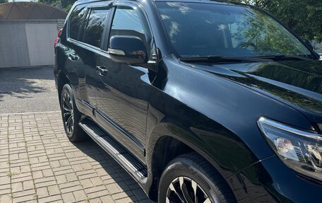 Toyota Land Cruiser Prado 150 рестайлинг 2, 2013 год, 4 700 000 рублей, 2 фотография
